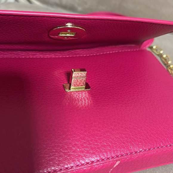 Tory Burch Mercer Classic Cross body- hot pink -Carnation Red with Gold hardware - Picture 4 of 16